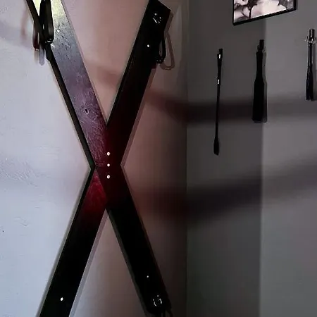Apartment Bdsm Red *
